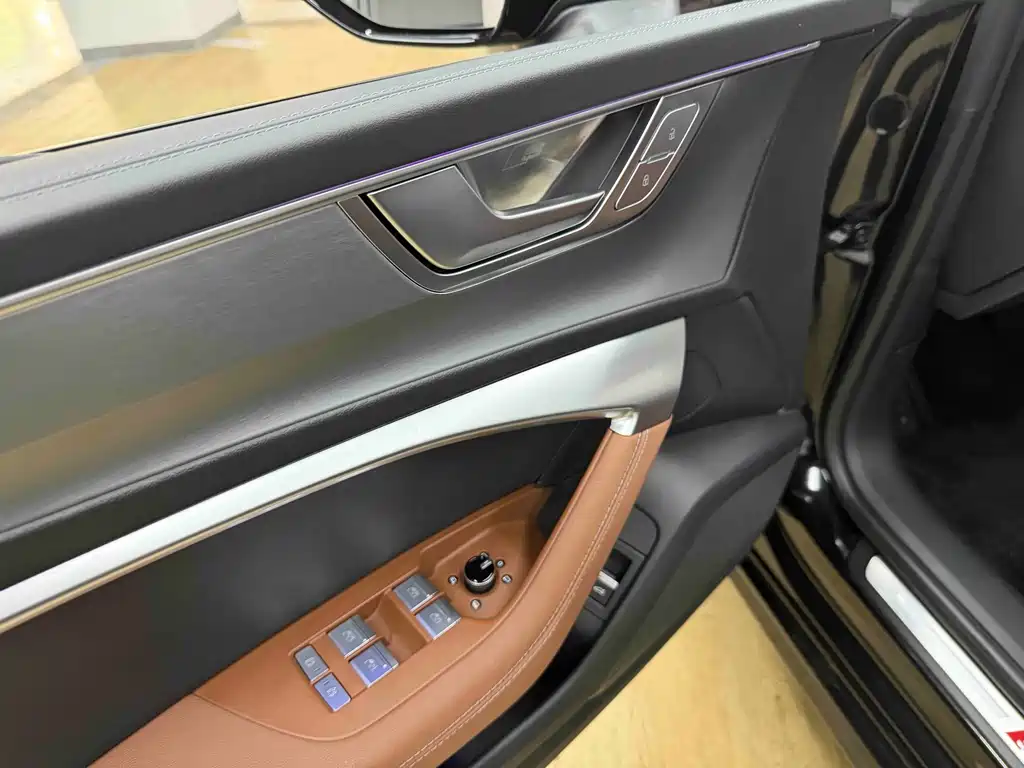 Audi A7L — миниатюра 9