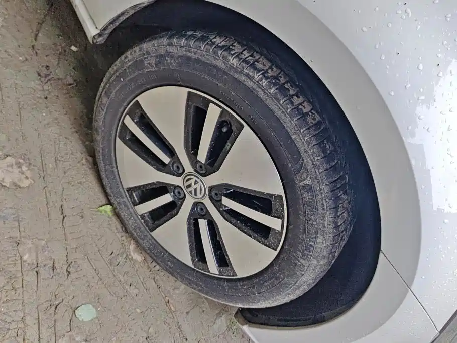 Volkswagen Golf EV — миниатюра 6