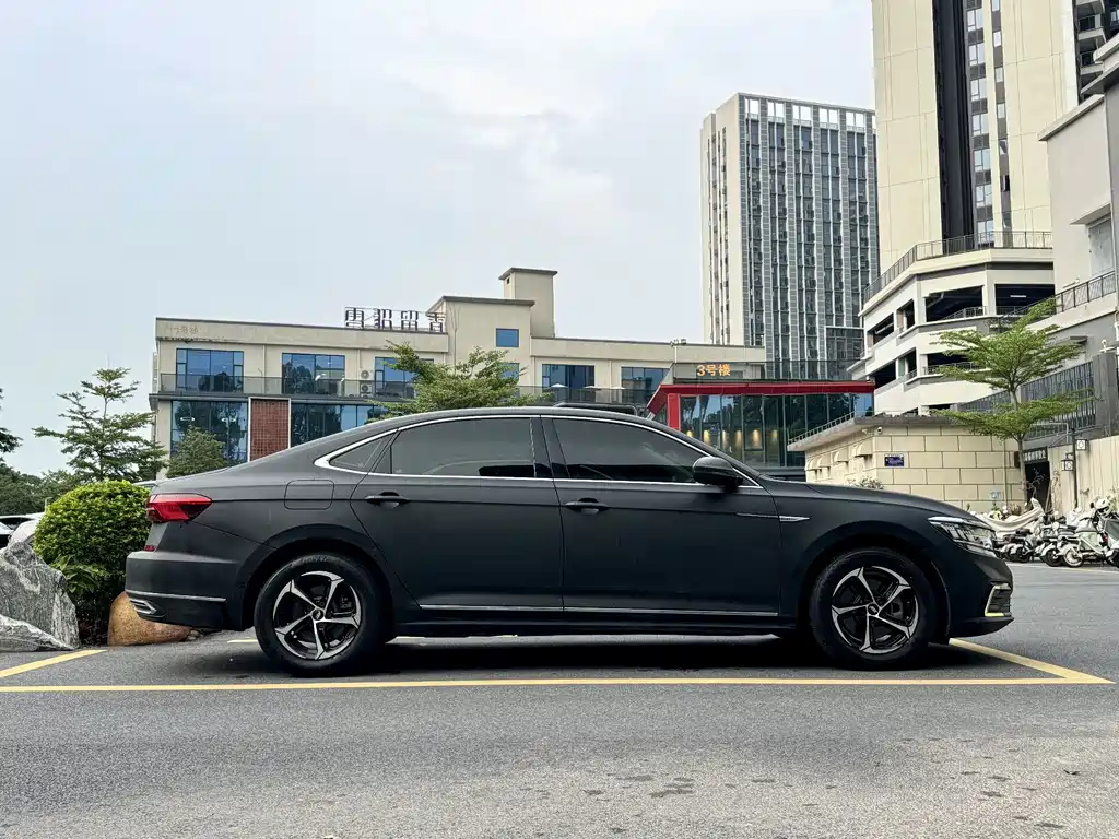 Volkswagen Passat PHEV — миниатюра 5