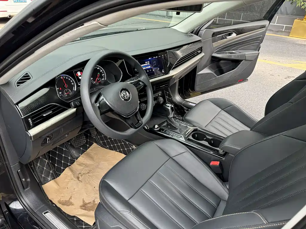 Volkswagen Passat PHEV — миниатюра 9