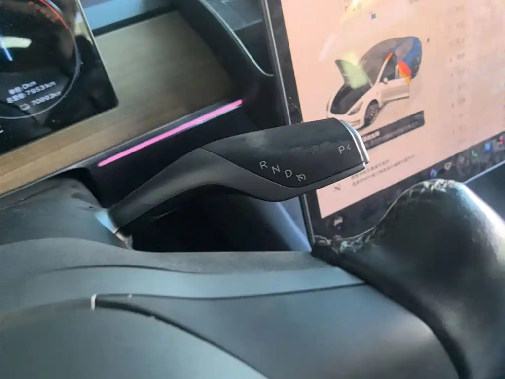 Tesla Model 3 — миниатюра 14