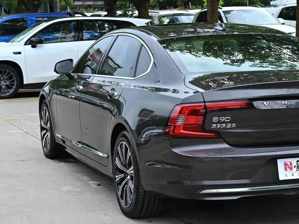 Volvo S90 PHEV — миниатюра 9