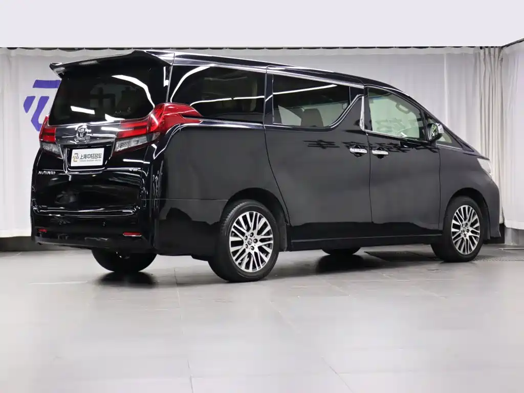 Toyota Alphard — миниатюра 3