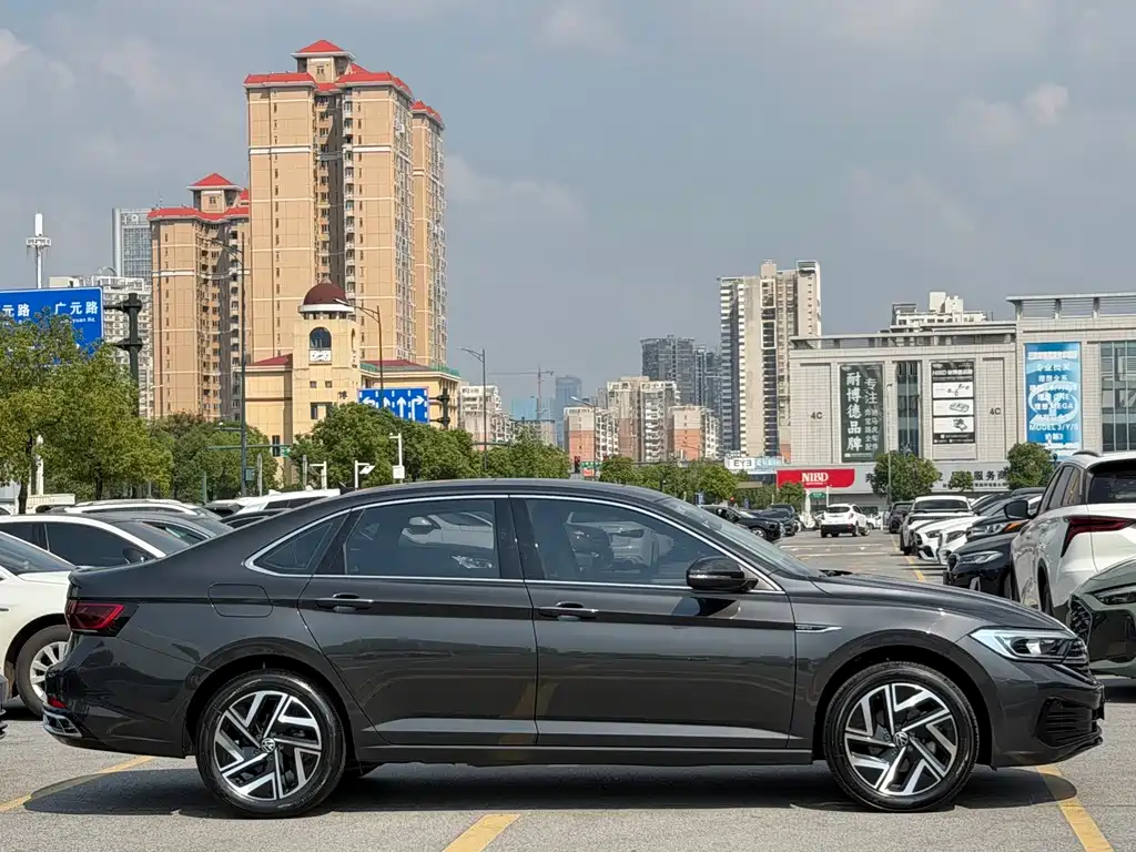 Volkswagen Sagitar — миниатюра 6