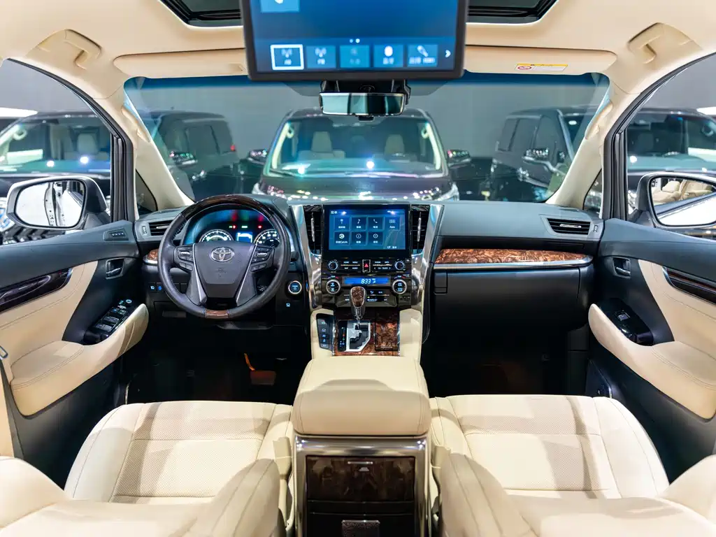 Toyota Alphard — миниатюра 8