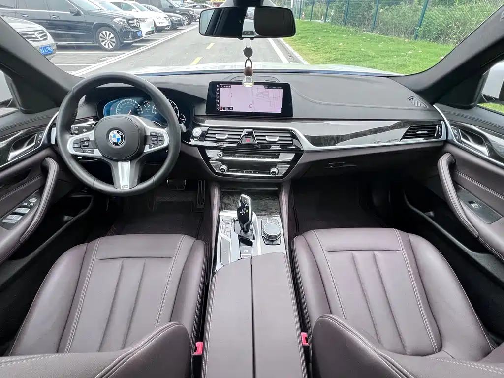 BMW 5 Series — миниатюра 10