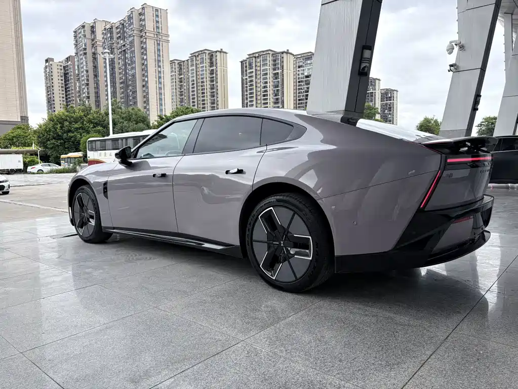 XPeng P7 — миниатюра 6