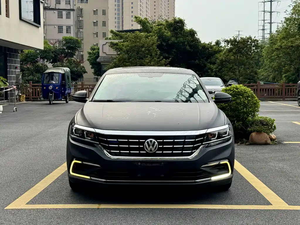 Volkswagen Passat PHEV — миниатюра 3