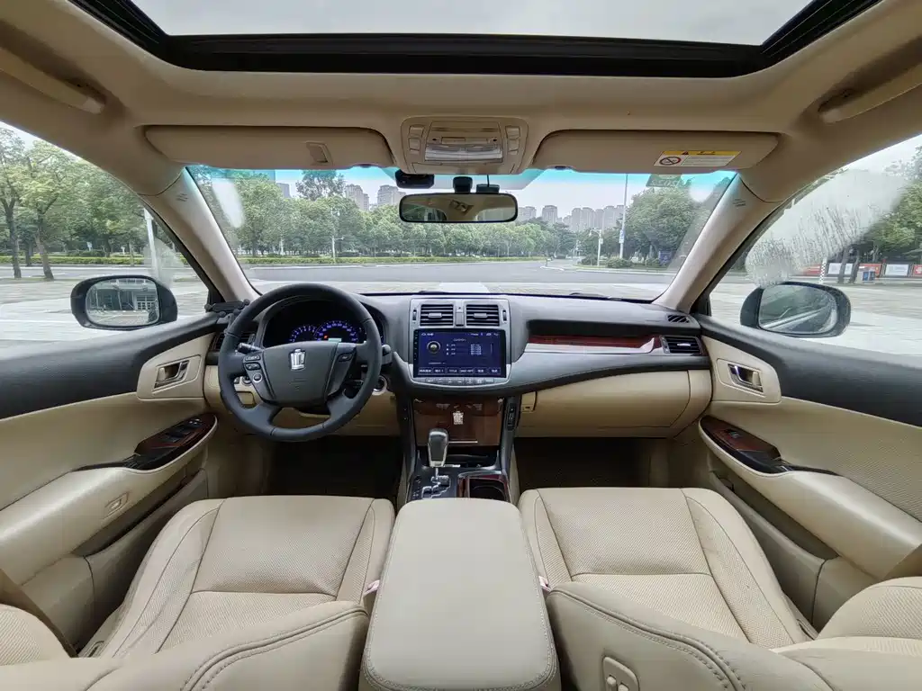 Toyota Crown — миниатюра 19
