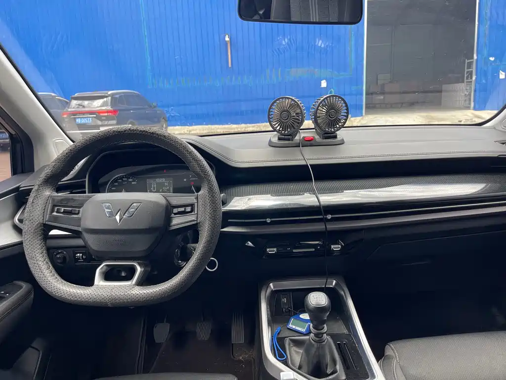Wuling Jiachen 2022 1.5L MT Elite