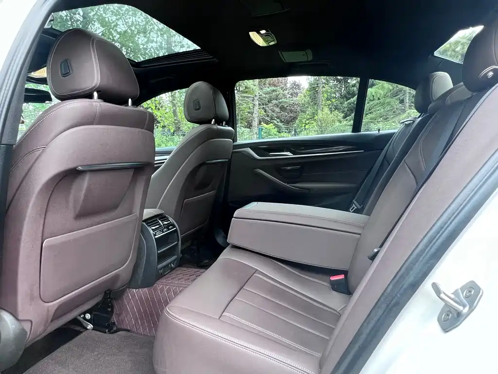 BMW 5 Series — миниатюра 15