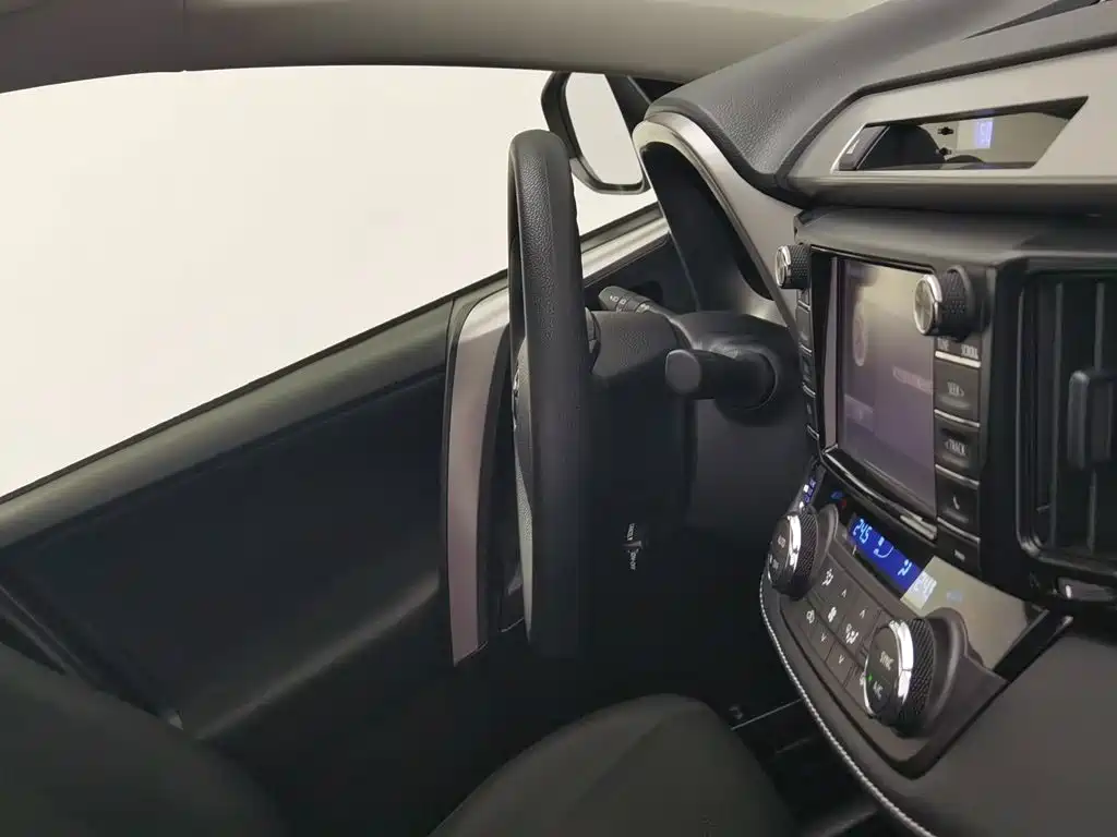 Toyota RAV4 — миниатюра 22