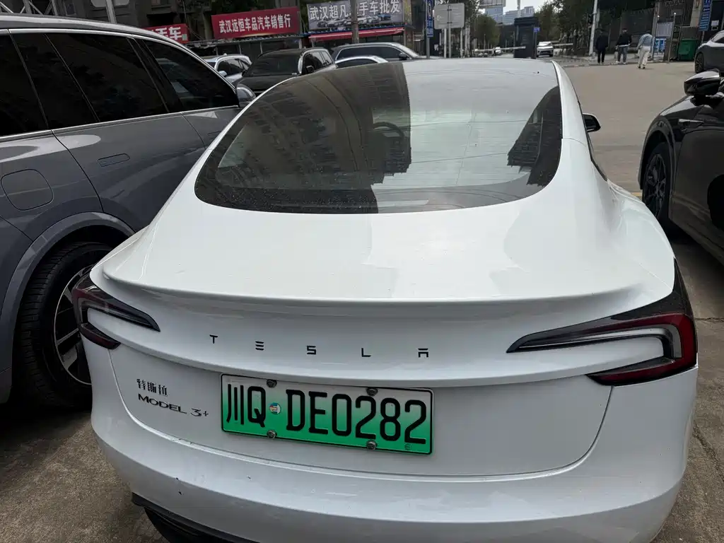 Tesla Model 3 — миниатюра 8