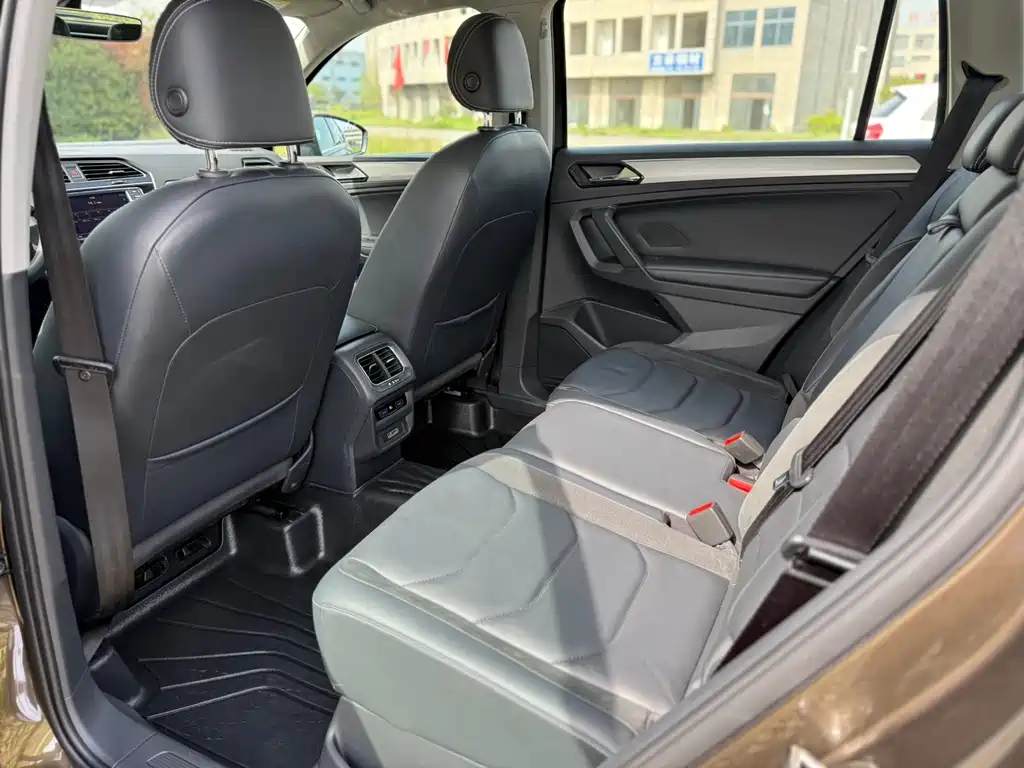 Volkswagen Tiguan L - фото 8