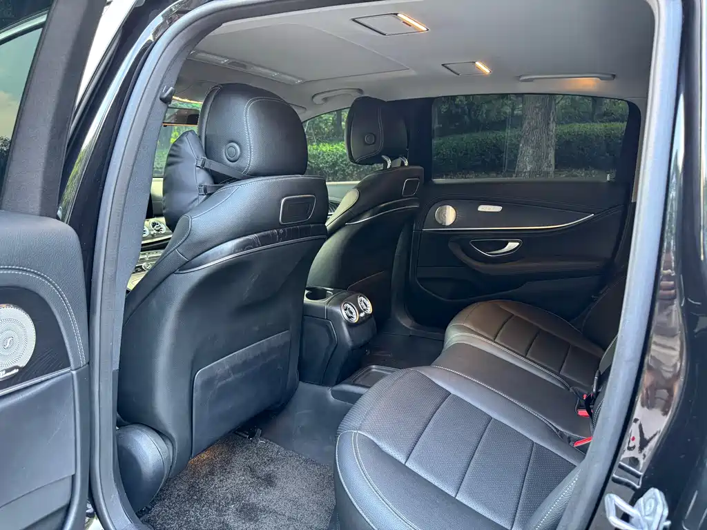 Mercedes-Benz E-Class — миниатюра 6