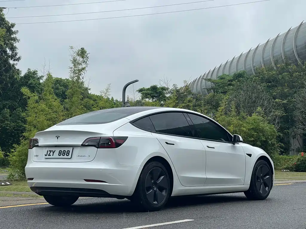 Tesla Model 3 — миниатюра 7