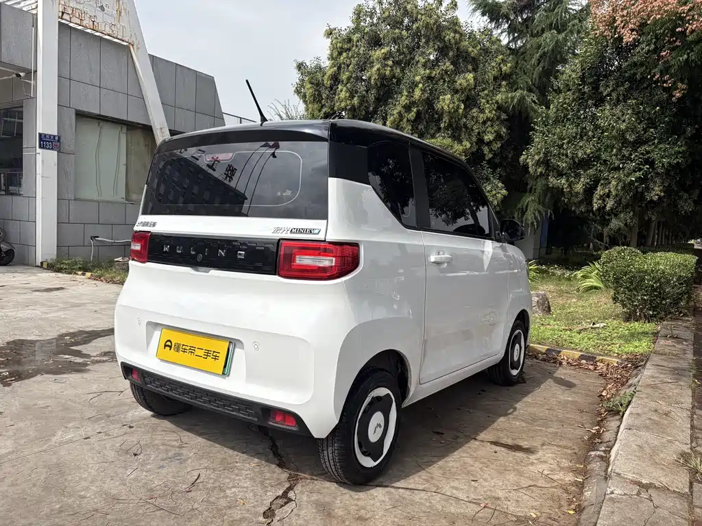 Wuling MINIEV — миниатюра 5