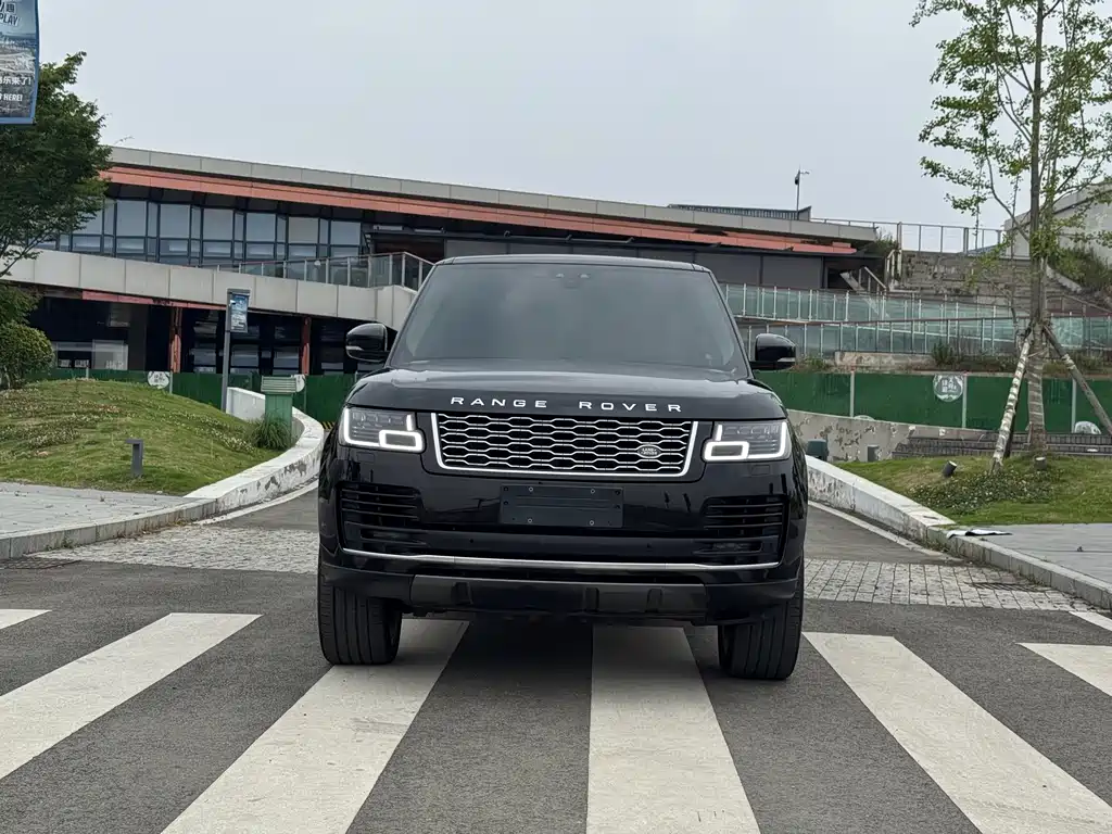 Land Rover Range Rover 2022 3.0 L6 400PS