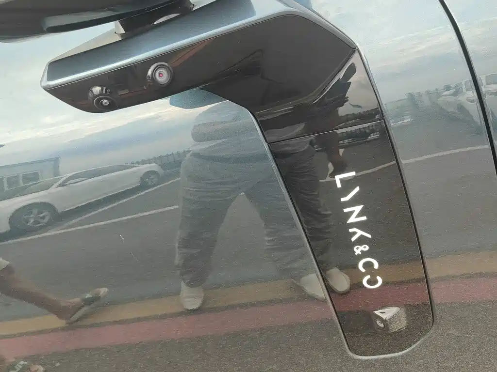 Lynk & Co Рука 900. — миниатюра 4