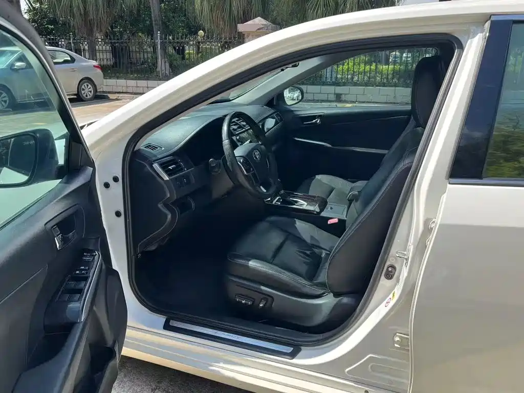 Toyota Camry — миниатюра 4