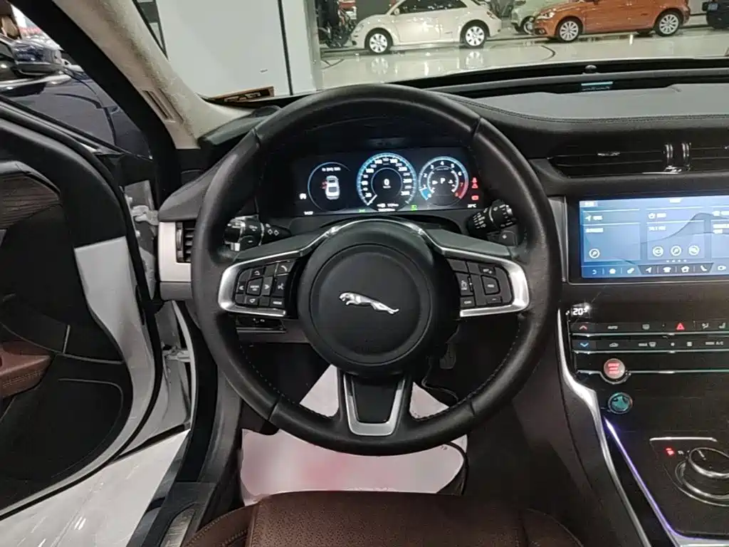 Jaguar XFL — миниатюра 11