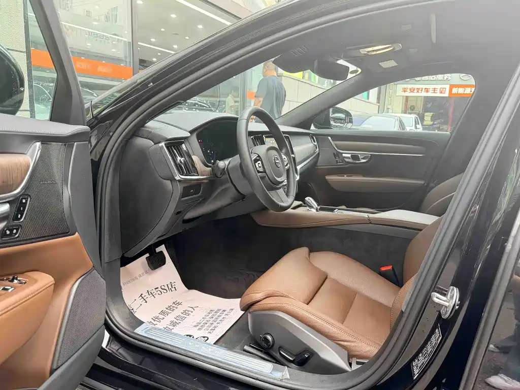 Volvo S90 — миниатюра 11