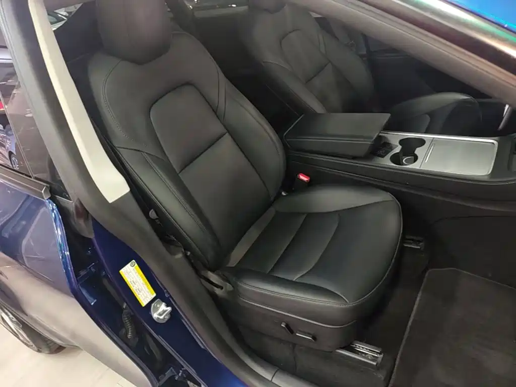 Tesla Model Y — миниатюра 25