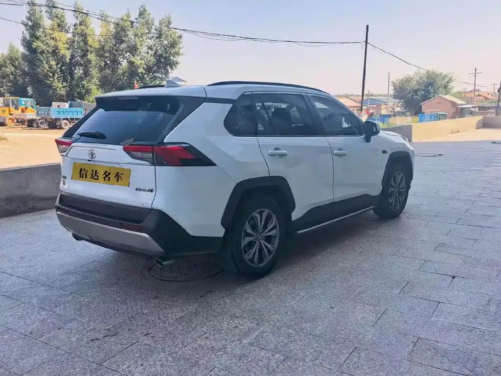 Toyota RAV4 — миниатюра 4