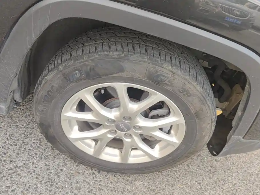 Jeep Cherokee — миниатюра 6