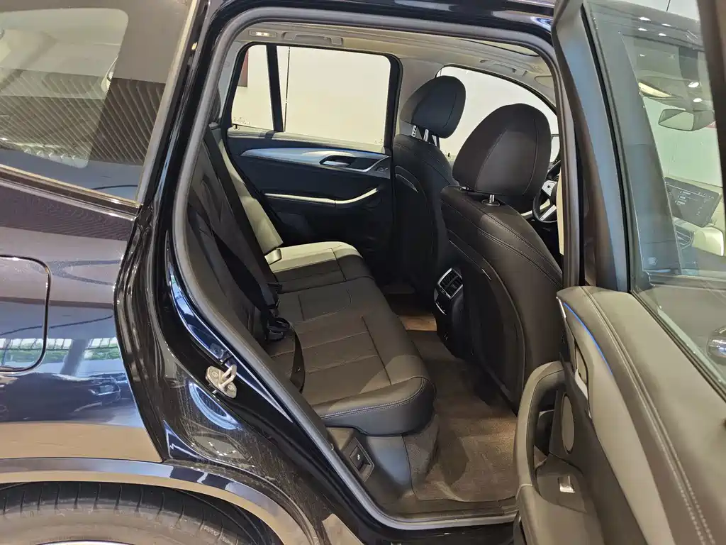 BMW iX3 — миниатюра 16