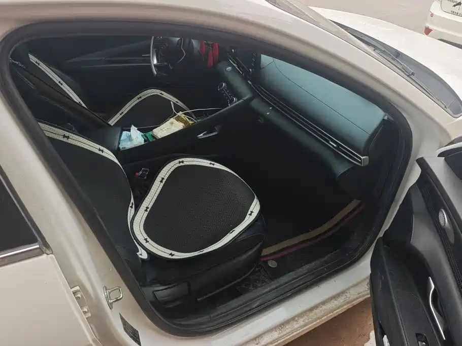 Hyundai Elantra — миниатюра 8