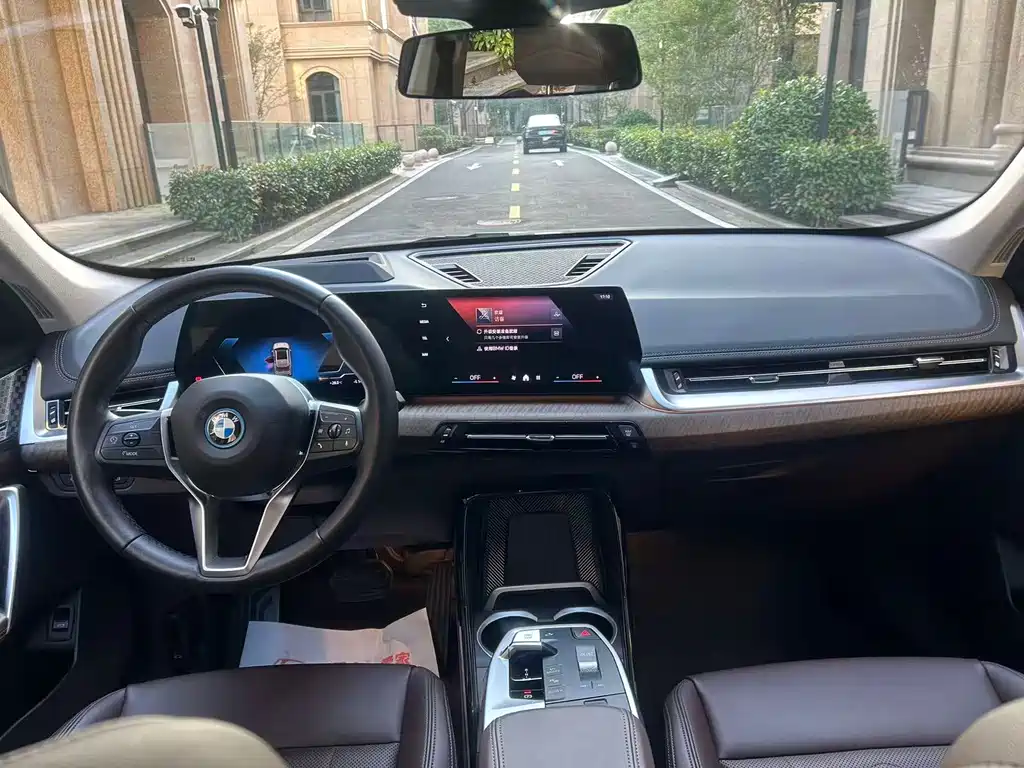 BMW iX1 — миниатюра 5