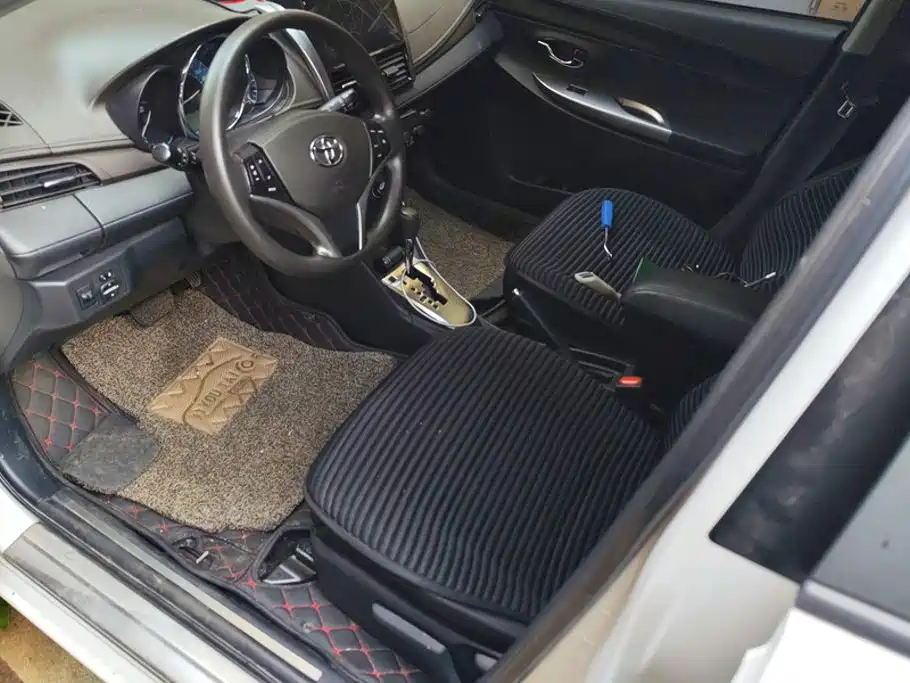 Toyota Yaris L — миниатюра 9
