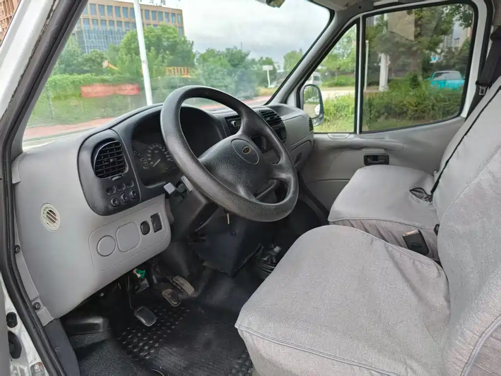 Ford Transit Classic — миниатюра 8