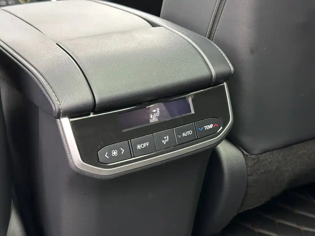 Toyota Crown Kluger — миниатюра 15