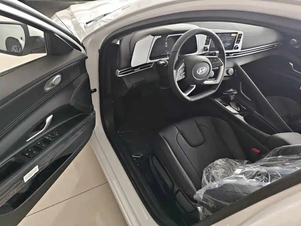 Hyundai Elantra — миниатюра 16