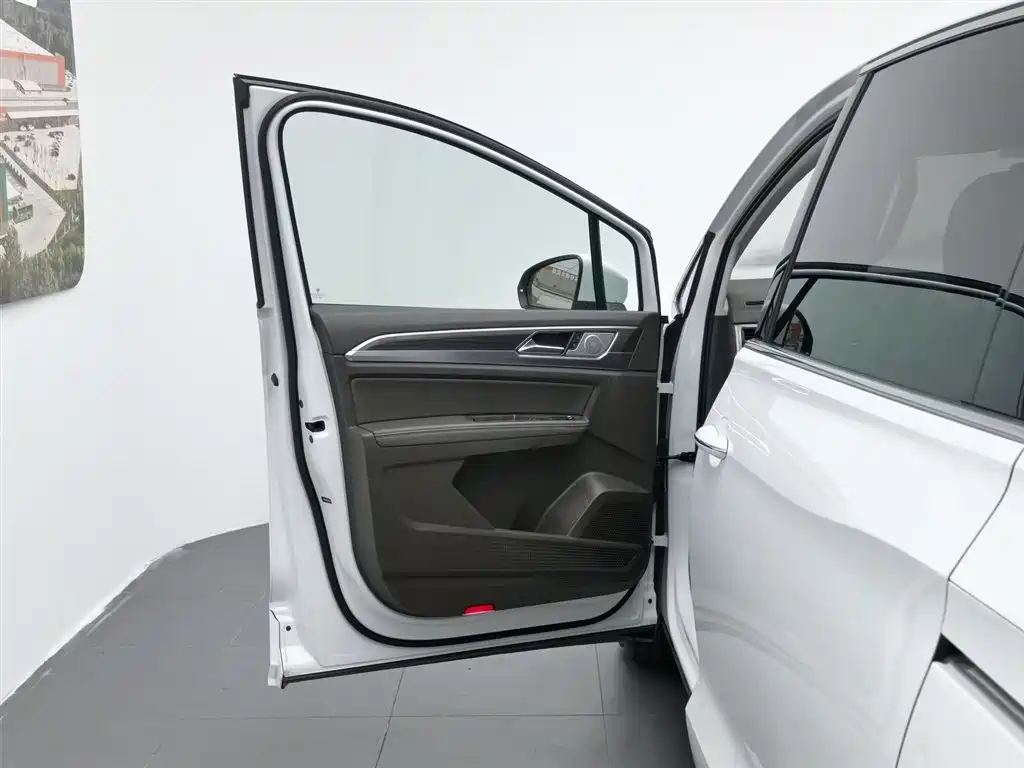 Volkswagen Viloran 2020 330TSI