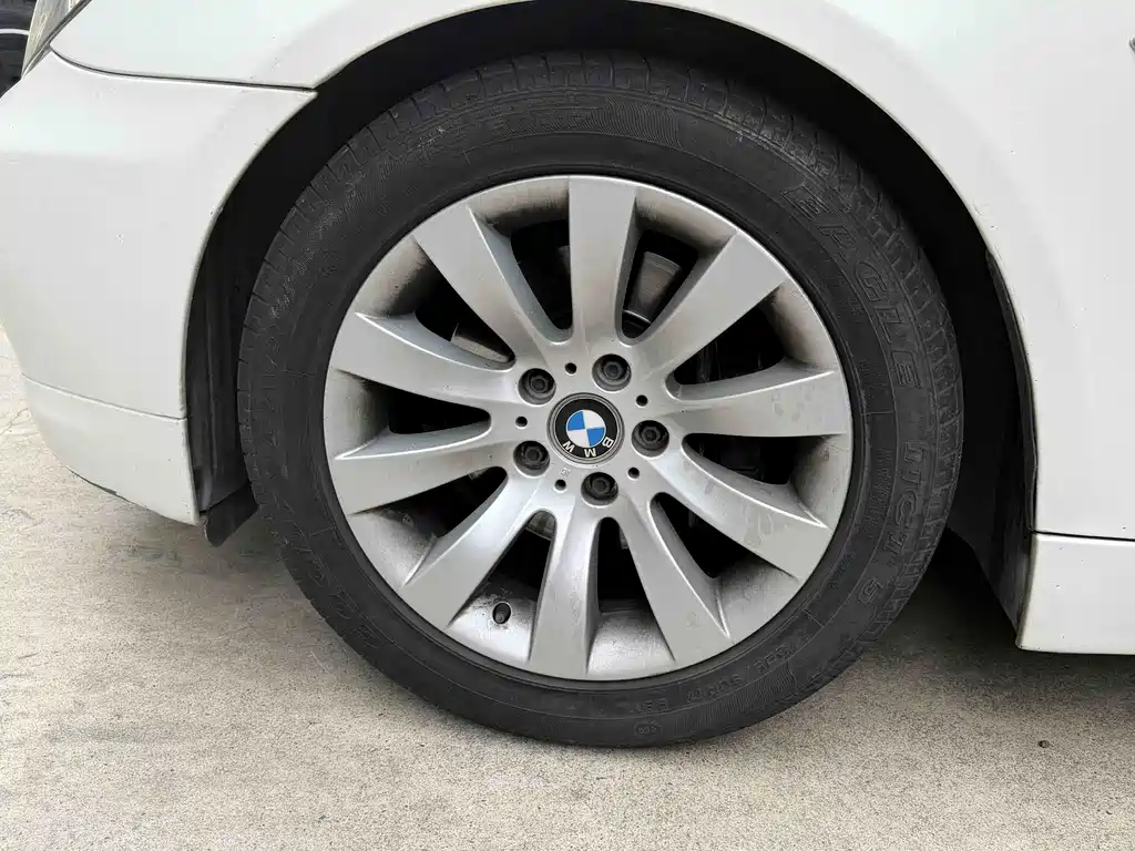 BMW 5 Series — миниатюра 5