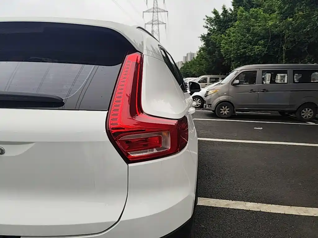 Volvo XC40 — миниатюра 8