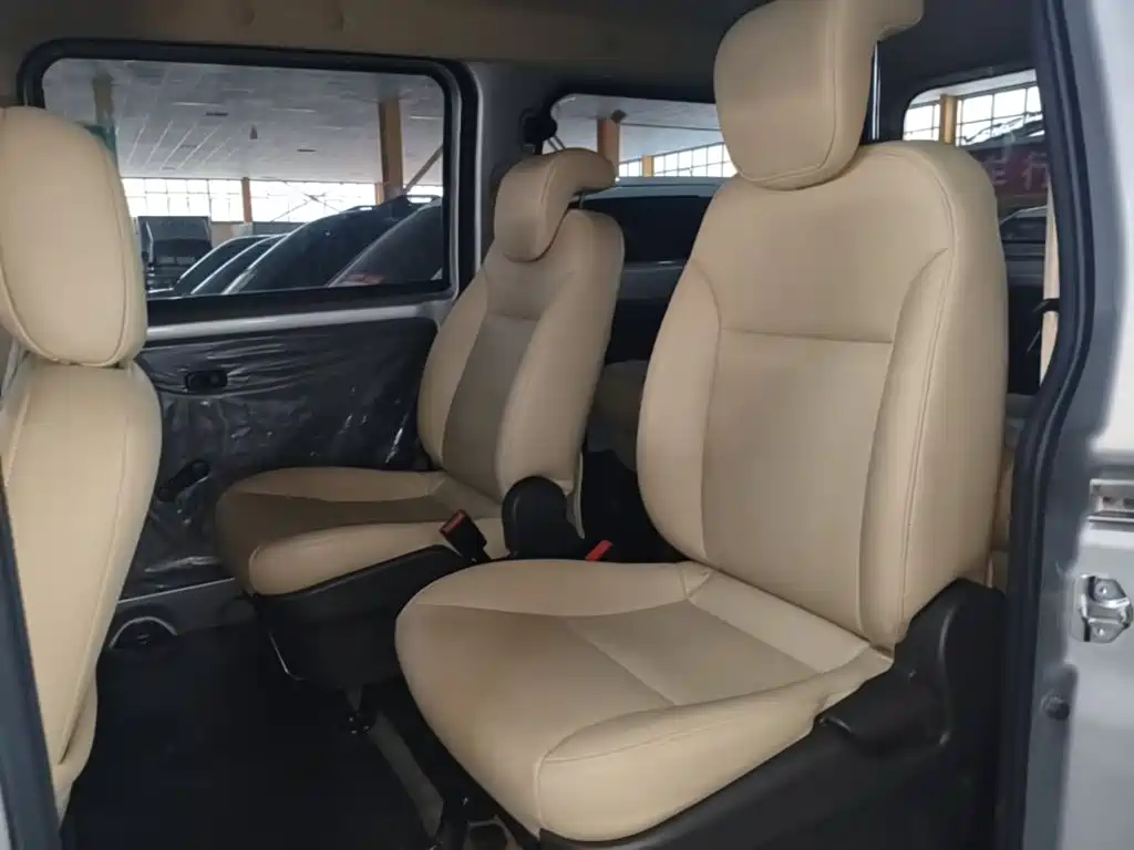 Wuling Hongguang V — миниатюра 17