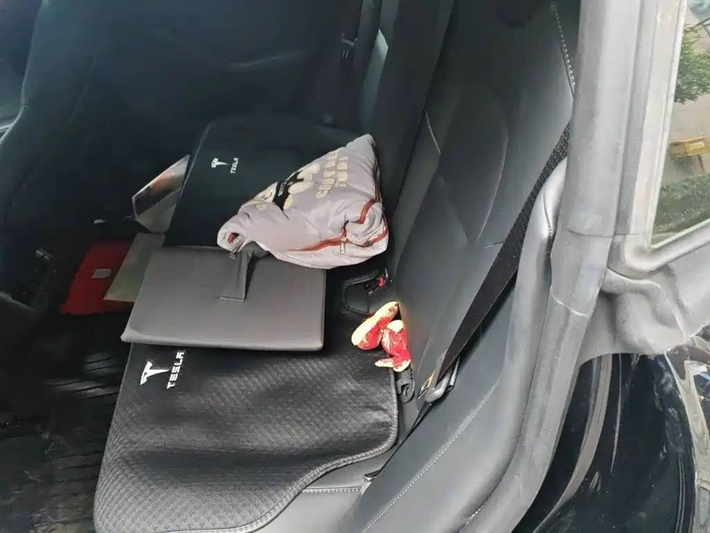 Tesla Model 3 — миниатюра 15