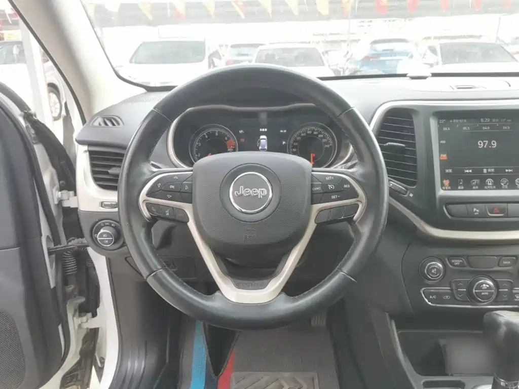Jeep Cherokee — миниатюра 11