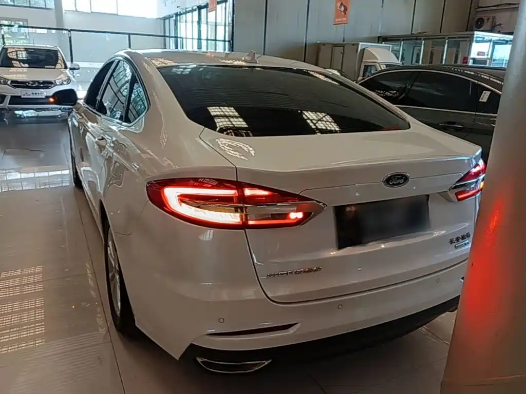 Ford Mondeo — миниатюра 6
