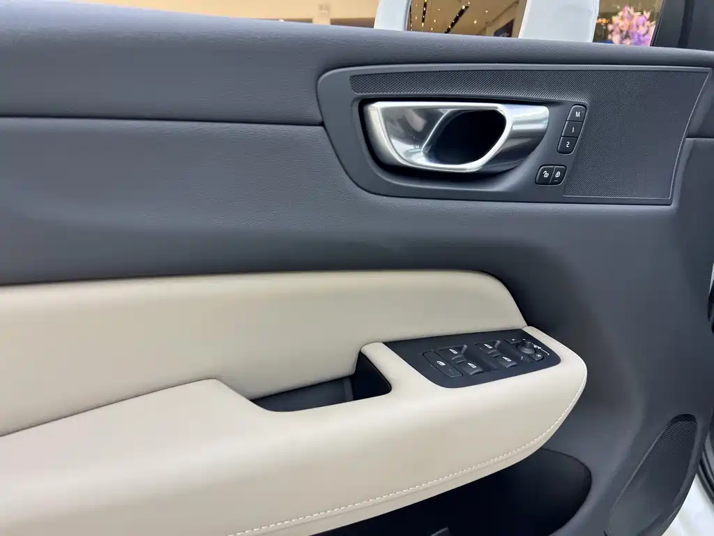 Volvo XC60 — миниатюра 10