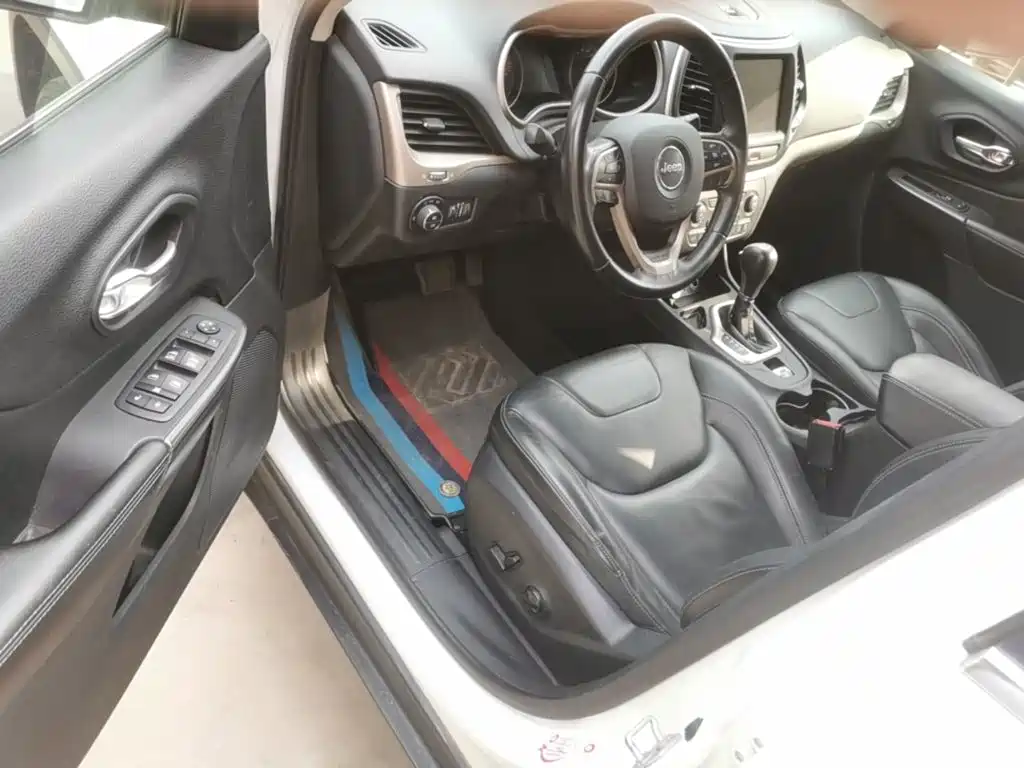 Jeep Cherokee — миниатюра 16