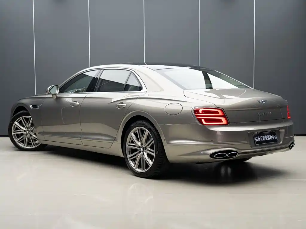 Bentley Flying Spur PHEV — миниатюра 5