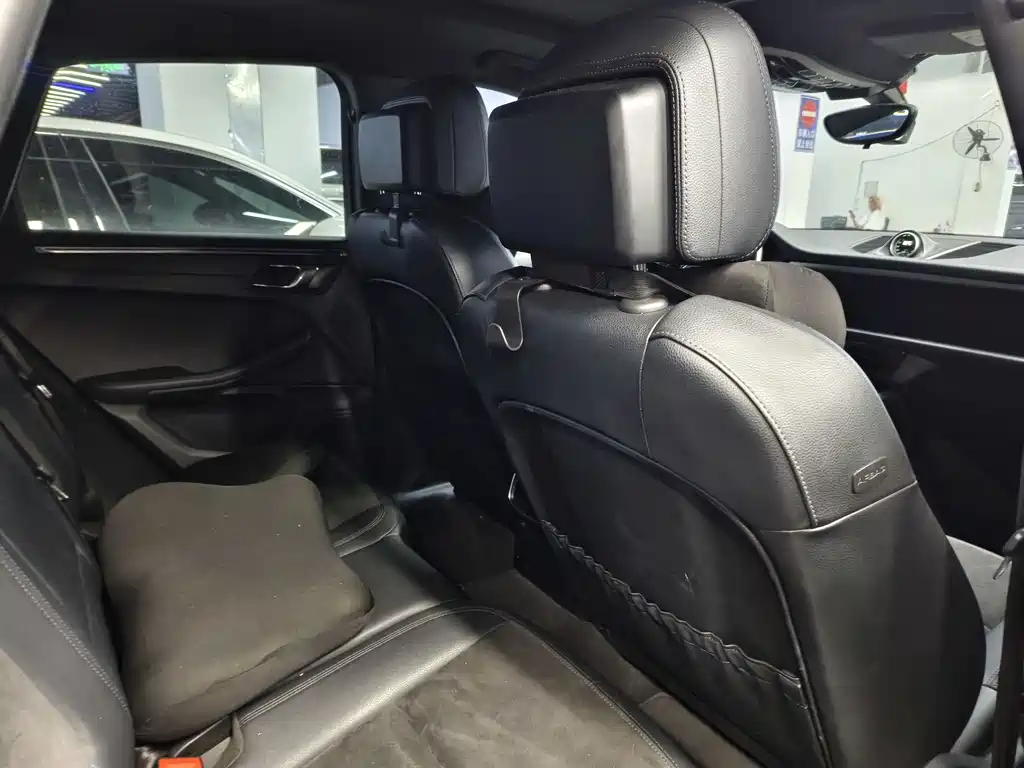 Porsche Macan — миниатюра 12