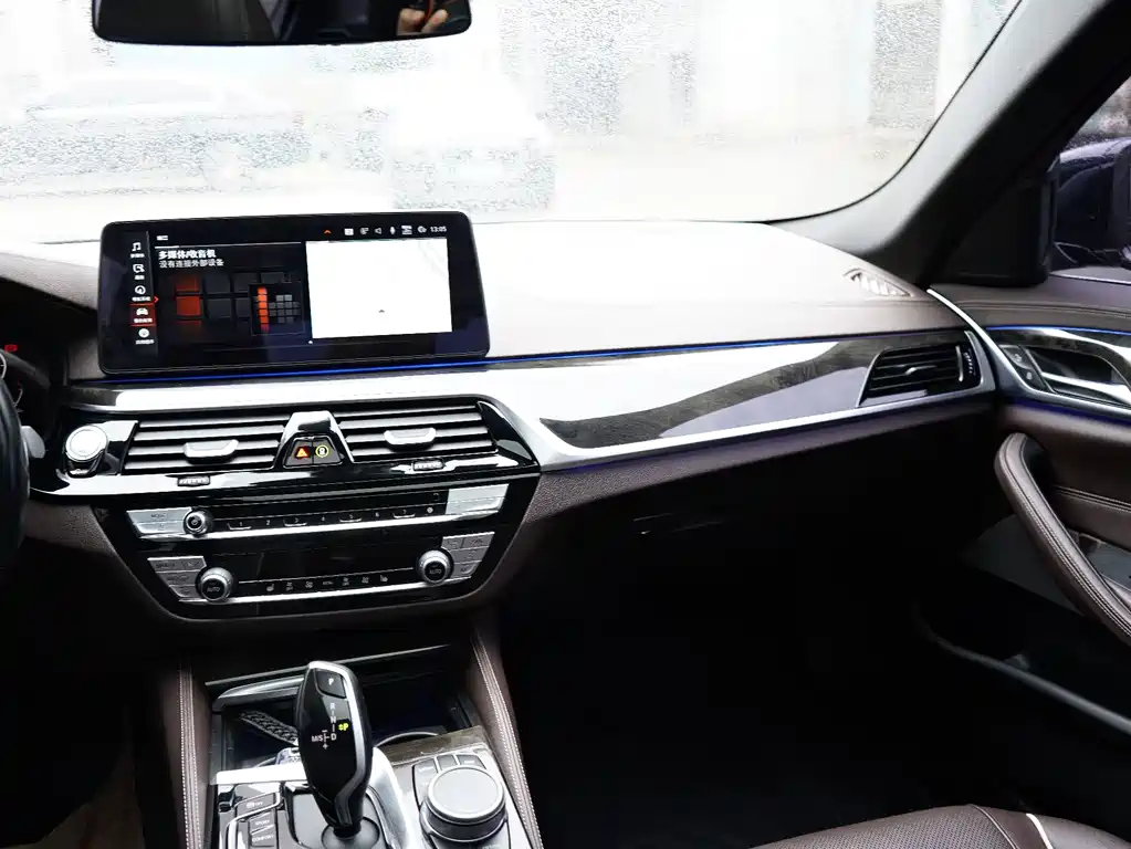 BMW 5 Series — миниатюра 18