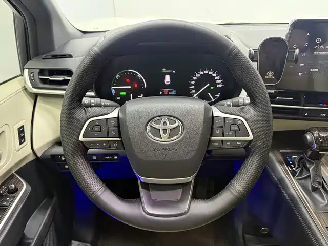 Toyota Granvia — миниатюра 5