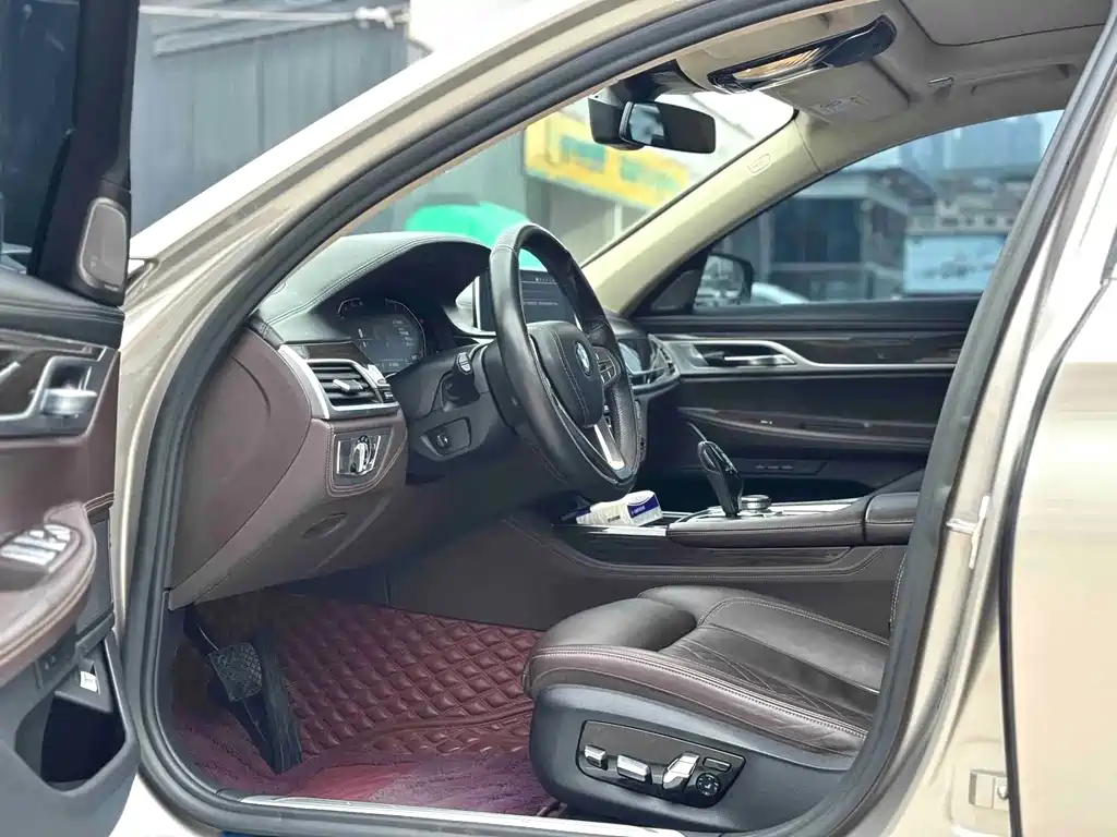 BMW 7 Series — миниатюра 4
